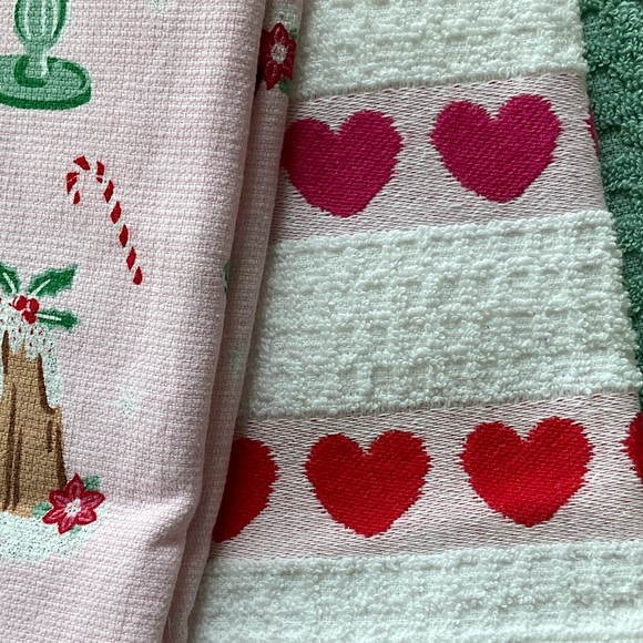 Cupcakes & Cashmere Festive Kitchen Towels - Pink and Green - Picture 4 of 7